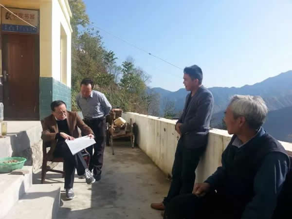隴運(yùn)集團(tuán)公司董事長、黨委書記李寅祥率相關(guān)人員專程前往精準(zhǔn)扶貧點(diǎn)進(jìn)行深入調(diào)研