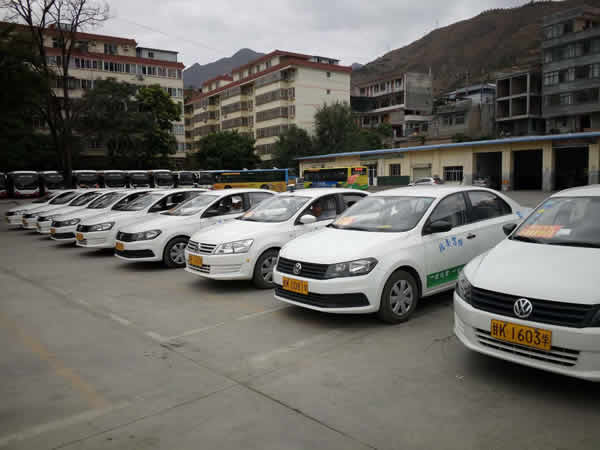 愛(ài)心送考 奉獻(xiàn)社會(huì)