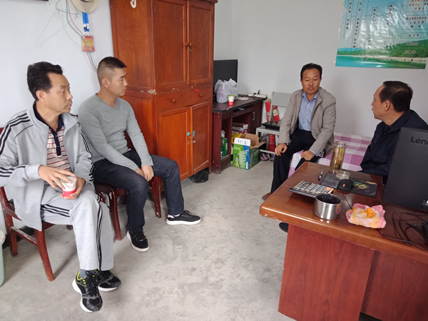 隴運(yùn)集團(tuán)公司黨委書記、董事長(zhǎng)李寅祥同志深入琵琶鎮(zhèn)寧強(qiáng)村開(kāi)展幫扶工作