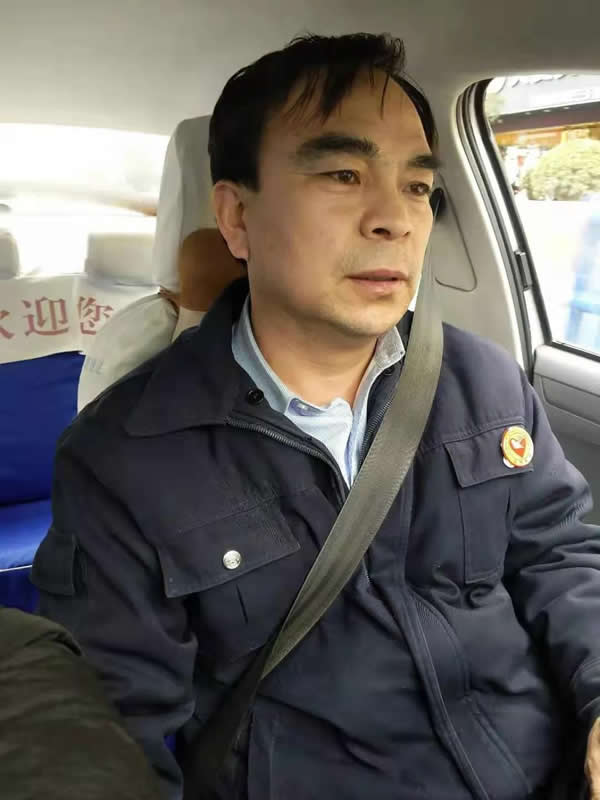 【拾金不昧】為隴運(yùn)集團(tuán)潤(rùn)祥出租車(chē)公司駕駛員“王劉德”點(diǎn)贊??！