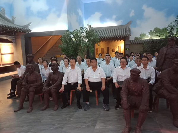 隴運(yùn)集團(tuán)公司黨委開展“不忘初心、牢記使命”紀(jì)念建黨98周年主題黨日活動(dòng)