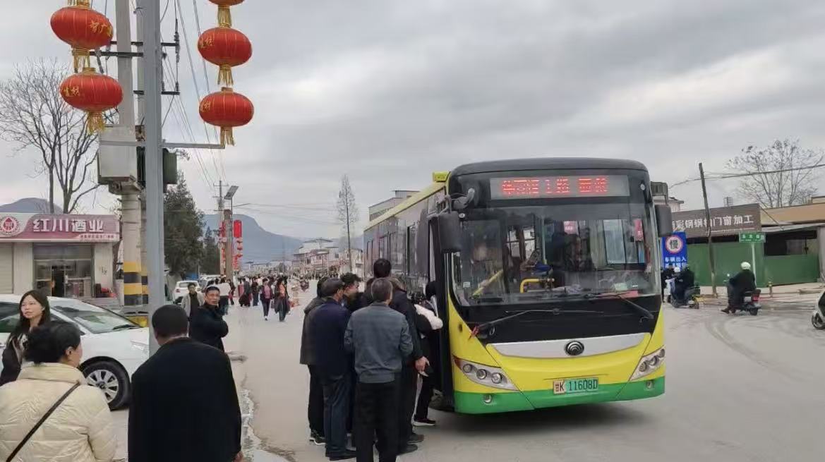 隴南市隴運(yùn)集團(tuán)成縣公交公司高效完成“游百病”民俗活動(dòng)運(yùn)力保障任務(wù)