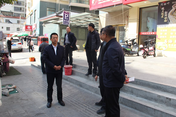 聚焦民生辦實(shí)事 優(yōu)化公交惠民生——隴運(yùn)集團(tuán)黨委書記、董事長馬明喜調(diào)研新開通公交線路